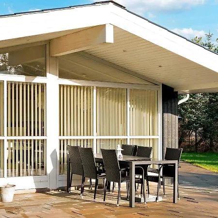 Three-bedroom Holiday In 35 * Blåvand