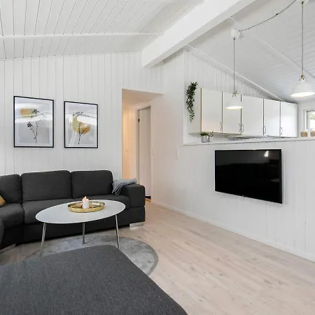Three-bedroom Holiday In 35 * Blåvand