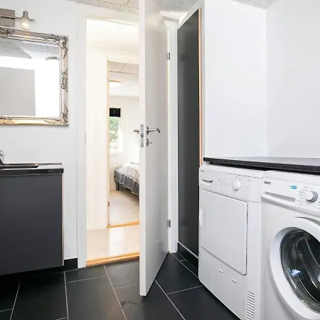Three-bedroom Holiday In 35 Semesterbostad *