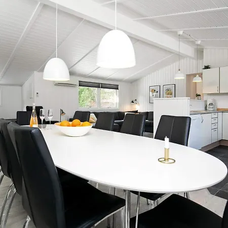 Three-bedroom Holiday In 35 Blåvand
