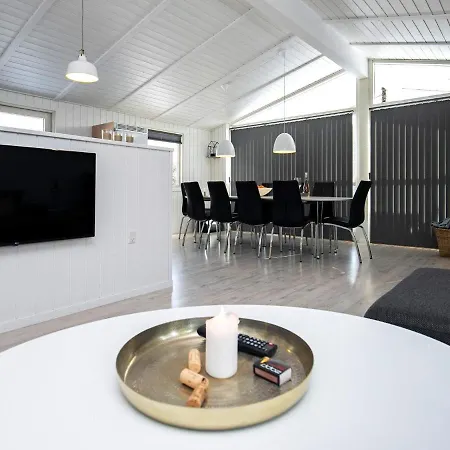 Three-bedroom Holiday In 35 Semesterbostad *