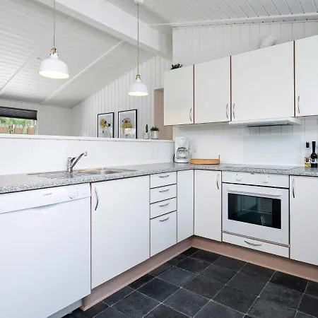 Three-bedroom Holiday In 35 * Blåvand